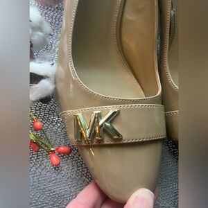 Michael Korrs Wedged Dress shoes